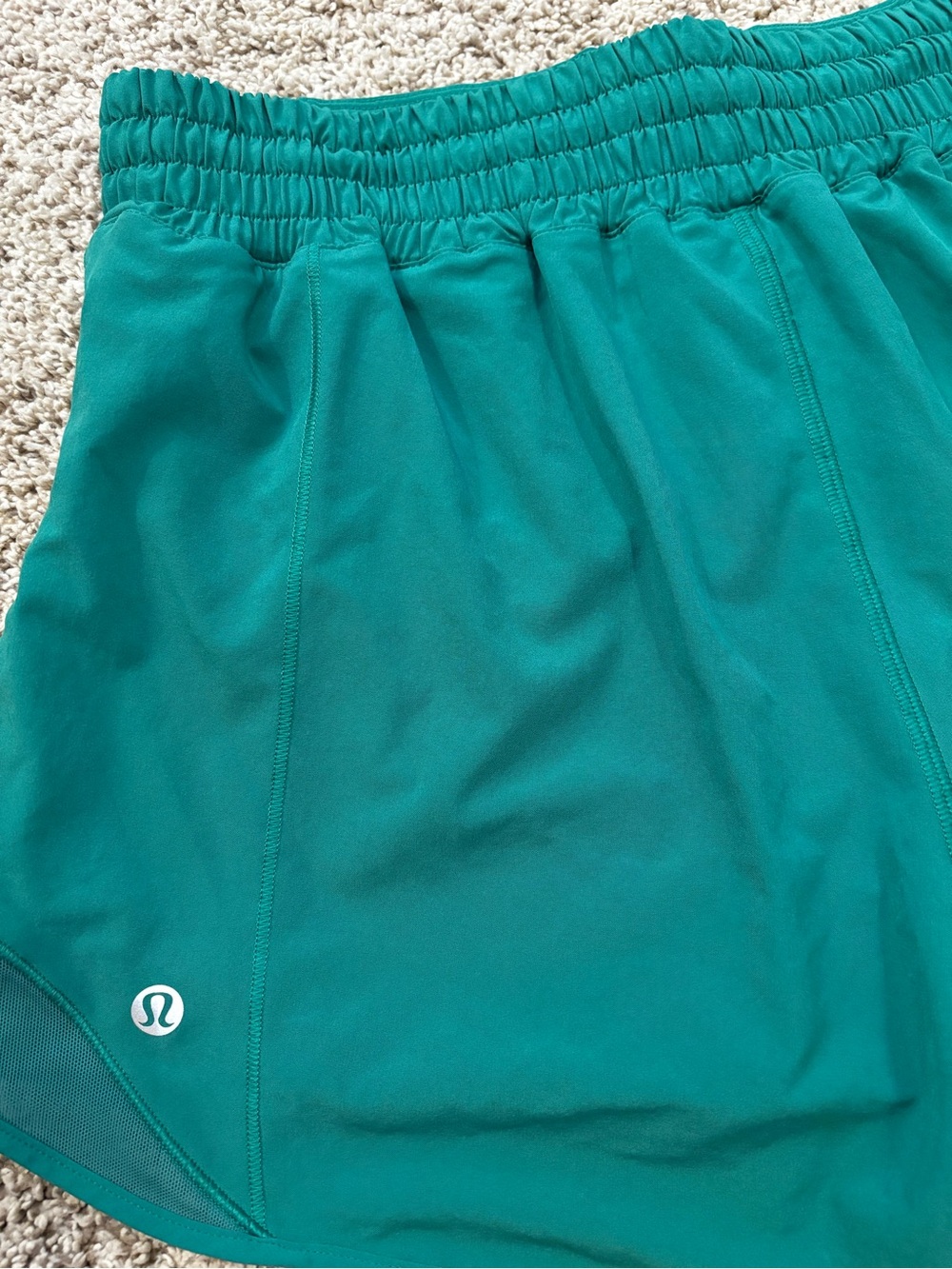 EUC! LULULEMON Hotty Hot low rise lined shorts. Size 8. - Picture 8 of 9